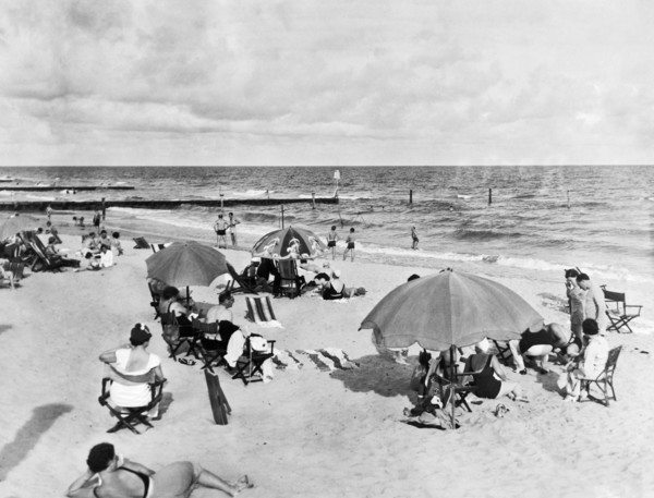 Roney Plaza Hotel. Beach Life