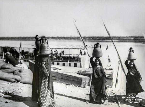 Children bringing water from the Nile in the early 20th century.