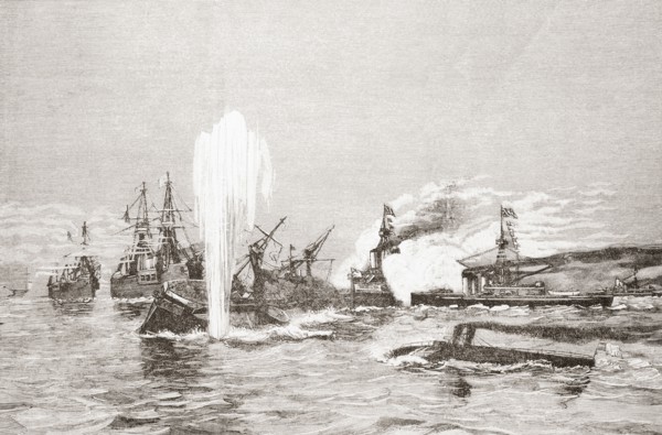 Sea battle between battleships and torpedo boats.