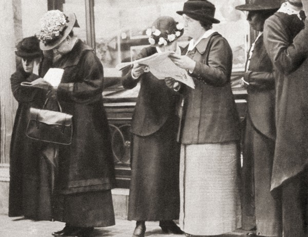 Crowds gather outside the Cunard offices in London to read the news of the sinking of the Lusitania by a German U-boat in 1915.