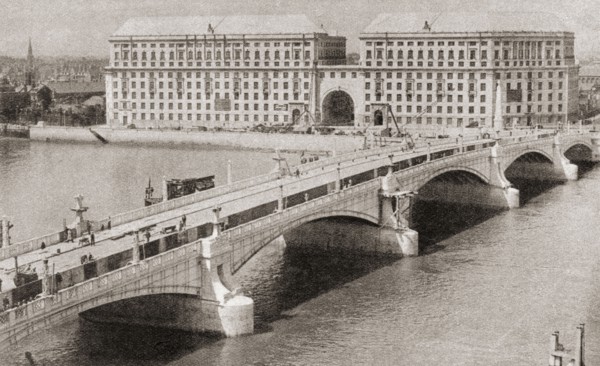 Lambeth Bridge.