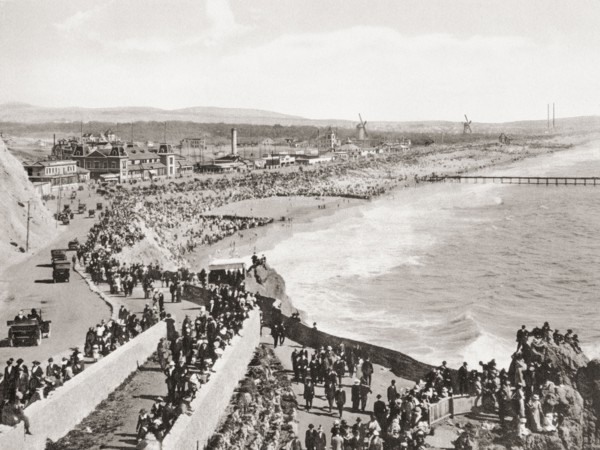 The Cliff House restaurant and Ocean beach.