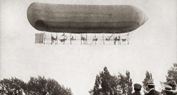 The Barton-Rawson Airship leaving Alexandra Palace.