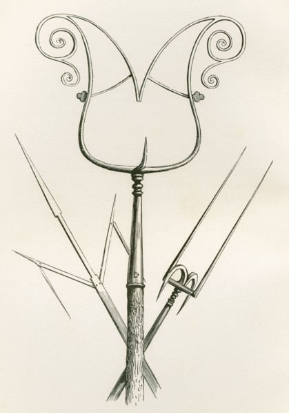 A catchpole in the centre and military forks on either side.