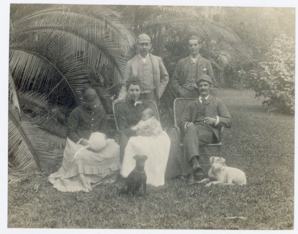 Group portrait in the Botanical Gardens, Calcutta