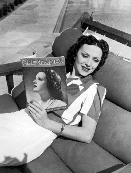 Woman Reading Cine-Grafico
