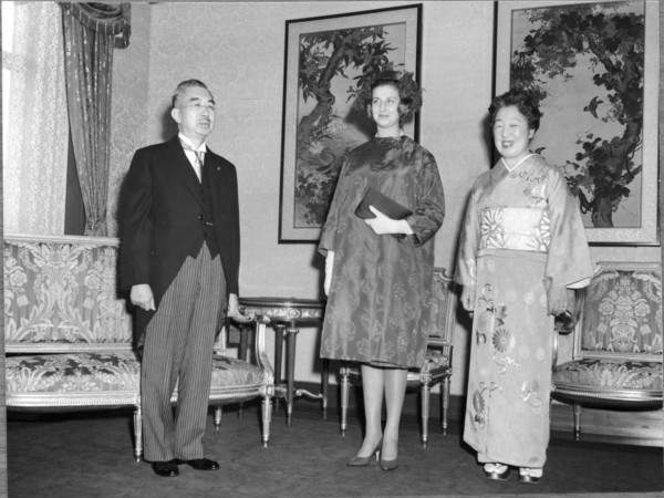 Princess Alexandra visits the japanese emperor 1961.