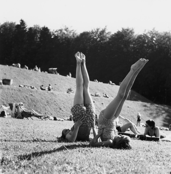 Young women at physical exercises in the outdoor-swimmingpool Dolder.
