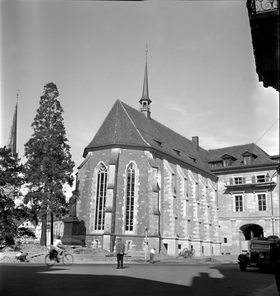 Wasserkirche und Helmhaus Zürich um 1950.