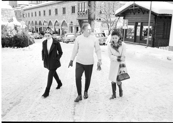James Mason with his girl-friend Yasuko Yama, 1967.
