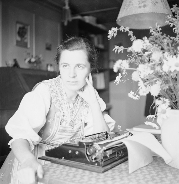 Ruth Blum, writer around 1940.