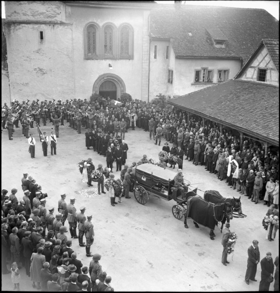 Funeral ceremony for the victims of Hemishofen 1944.