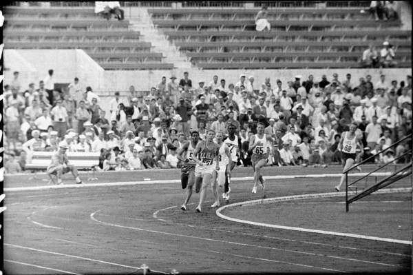 Rome 1960: 4x400m relay, heat 2., USA win.