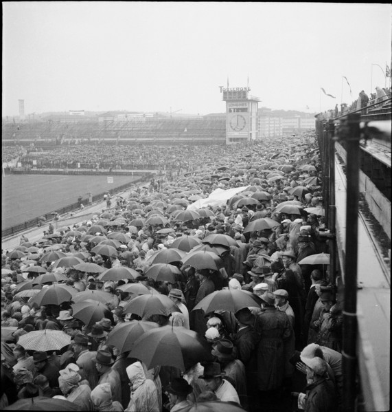 Football WC 1954: Spectators at Wankdorf stadium.