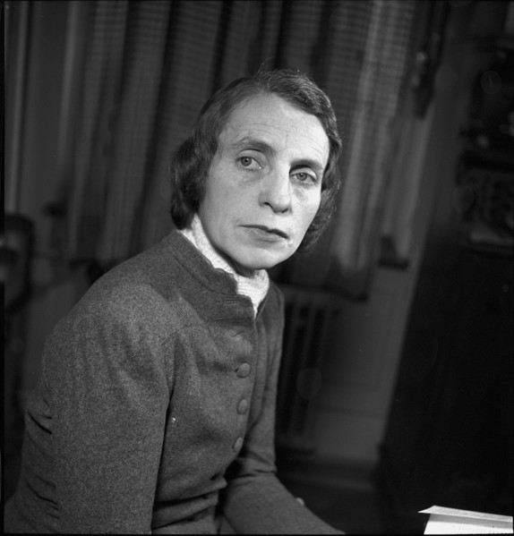 Jo Mihaly, around 1945 .