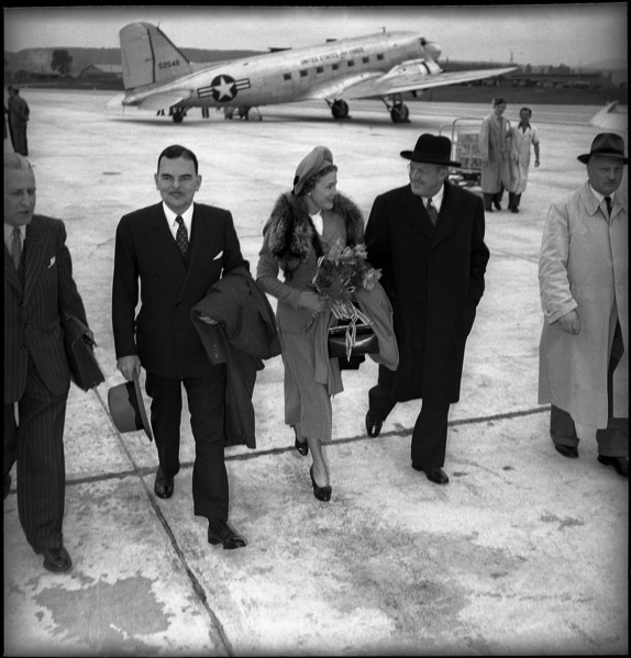 Thomas E. Dewey and his wife after arrival in Zurich Kloten, 1949.