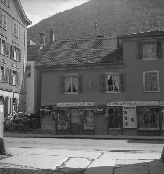Chur, small shops int the Welschendörfli. 1944