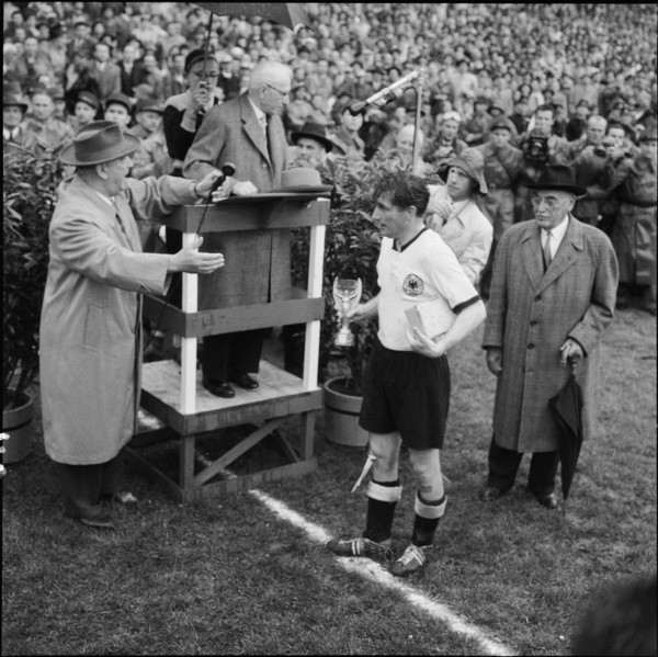 Football WC 1954: Jules Rimet presenting the cup to Fritz Walter.