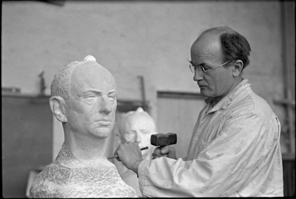 Walter Knecht, sculptor .