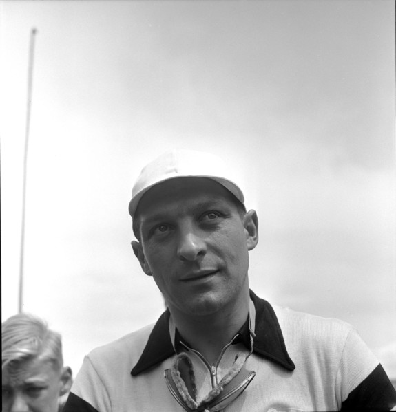 Hans Maag, racing cyclist, 1945 .
