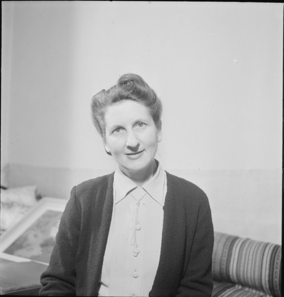 Miss Dr. Juliette Ernst, Basel 1944 .