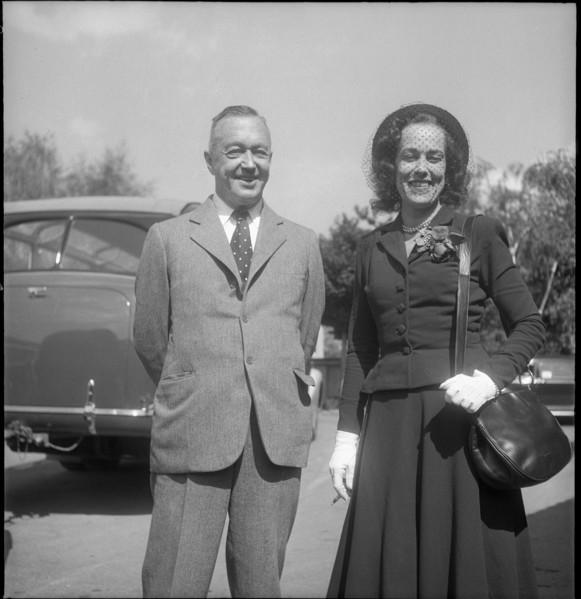 Polar explorer Lincoln Ellsworth and wife, departure. Düdendorf 1948