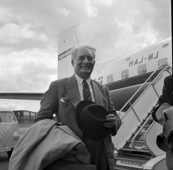General Sir George Erskine, arrival at Zurich-Kloten airport 1954 .