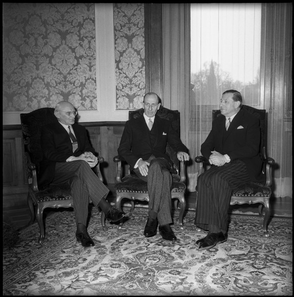 Federal councillor Wahlen, ambassador Correa, Federal president von Moos; Berne 1964.