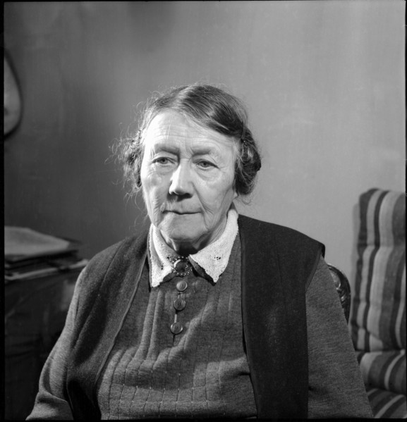 Maria La Roche, artist 1940 .