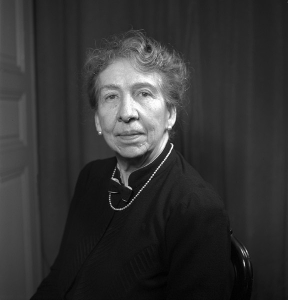 Juliette De Crousaz, Pianist ca. 1940 .