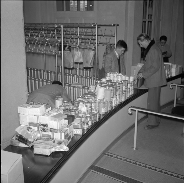 Students collecton of food and medicine for Hungary, Zurich 1956