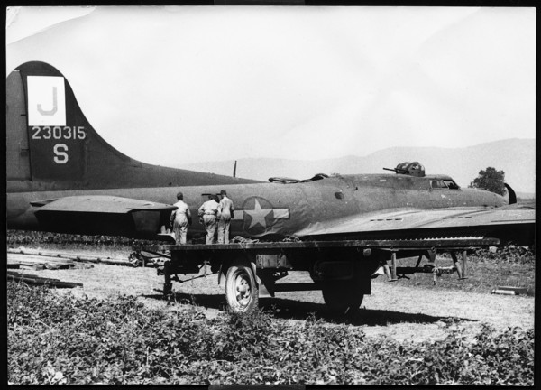 Flying Fortress in Utzenstorf, 1943