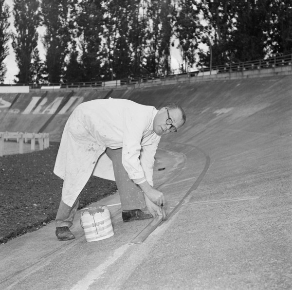 Carl Senn painting, marking the red line