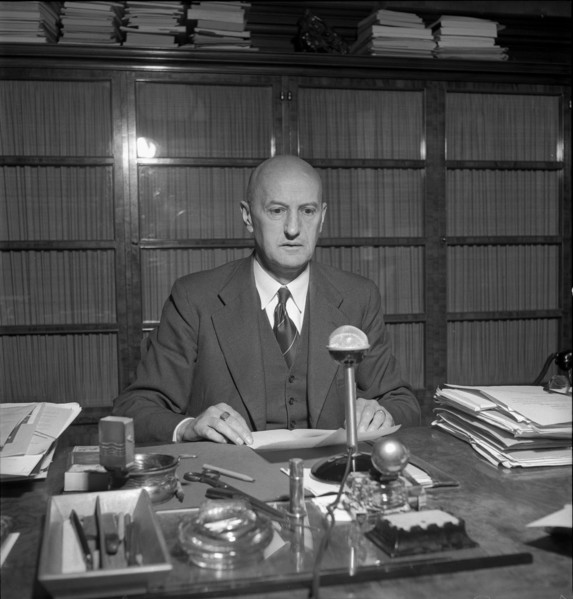 Federal Councillor Philipp Etter working, ca. 1955