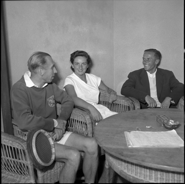 Neuweiler, Jeannette Altwegg und Huonder at tennis club, ca. 1955