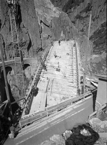 New bridge in the Schöllenen ravine under construction, 1955