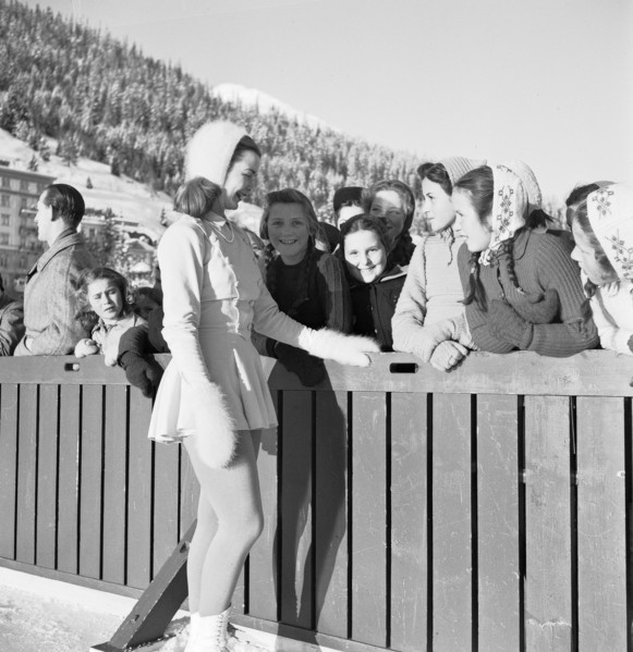European championship of figure skating in Davos 1947: Barbara Ann Scott with local girls.