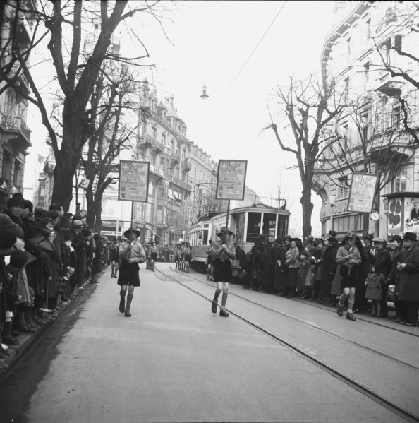 Military review in Zurich 1940, scouts.