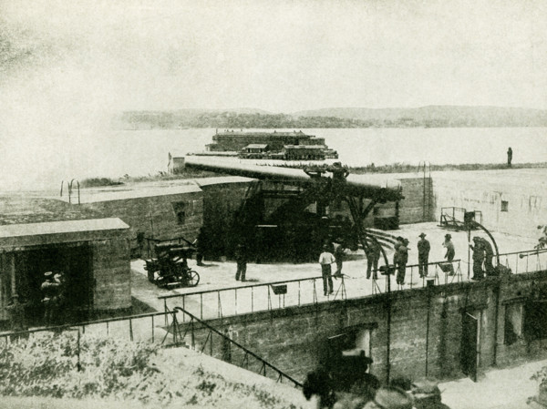 This photo, dating to before 1922, relates to World War I. The caption reads: THESE GIANT GUNS