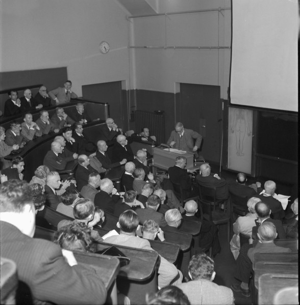 Professor Michaud speaking at Hopital Nestle, Lausanne 1945.