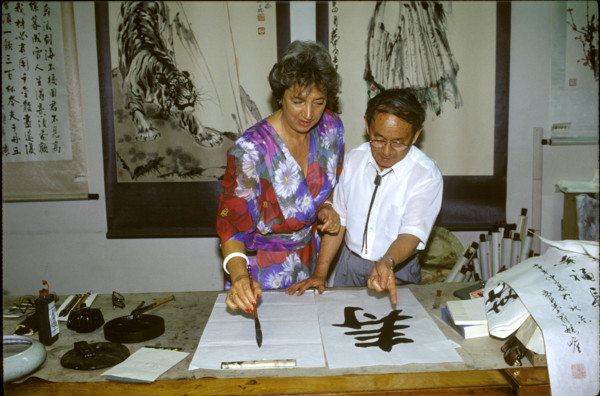 Catherine Delamuraz with calligrapher in China 1992.