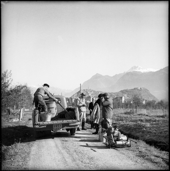 Fishing with electricity in Valais, equipment 1956.