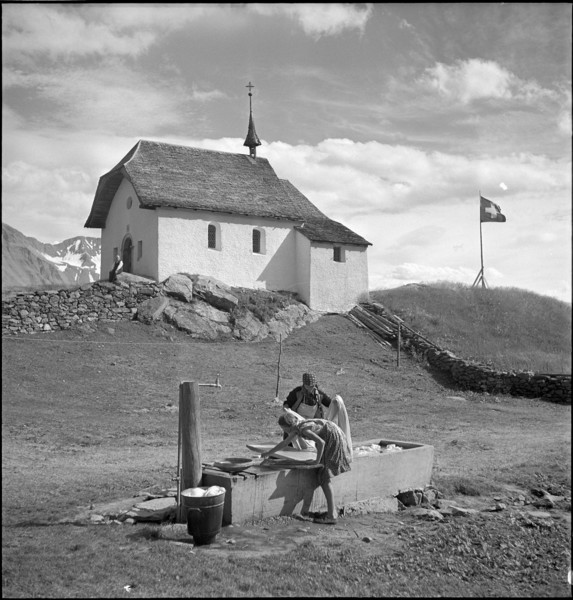 Women do the washing,  Bettmeralp 1952.