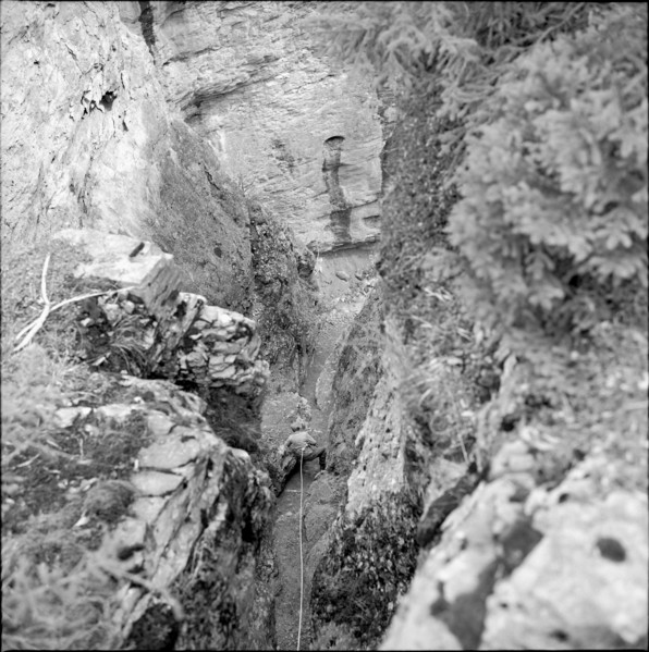 Cleaning up of the glacier ravine in Grindelwald, 1961.