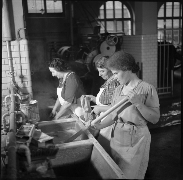 Women during World War 2; women in a laundry; 1940.