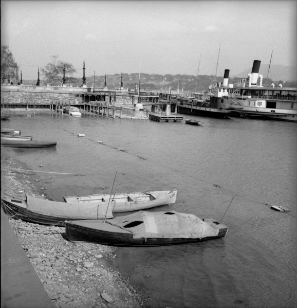 Lake Geneva: low water level; 1943.