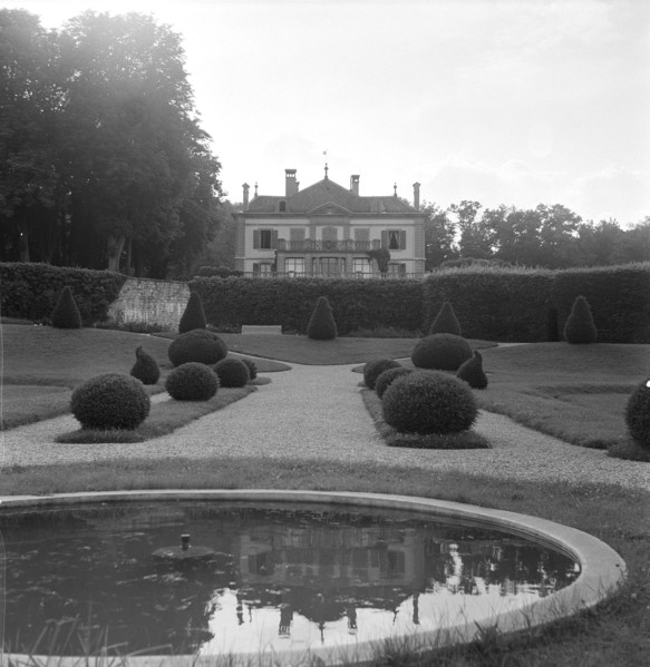 Geneva: Villa Le Reposoir and park; 1955.
