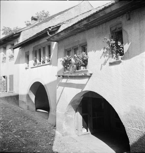 Erlach; cobbled lane; 1940.