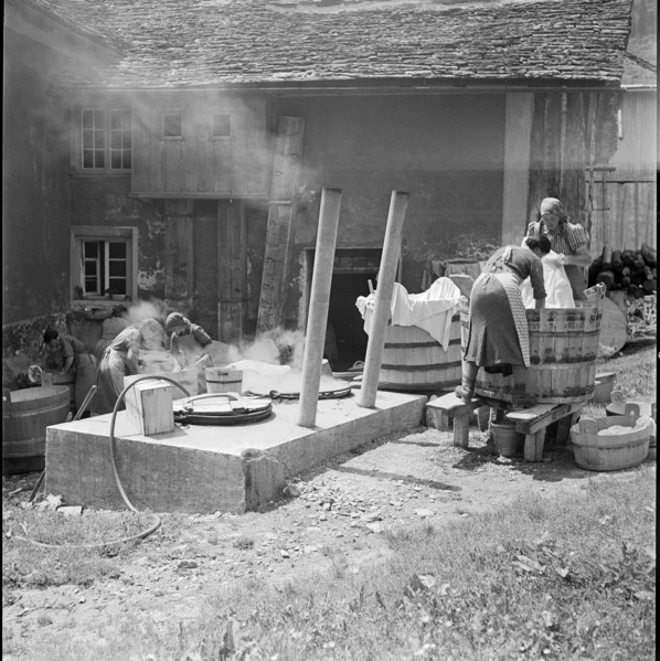 Women washing at the Hinterrhein, 1941.