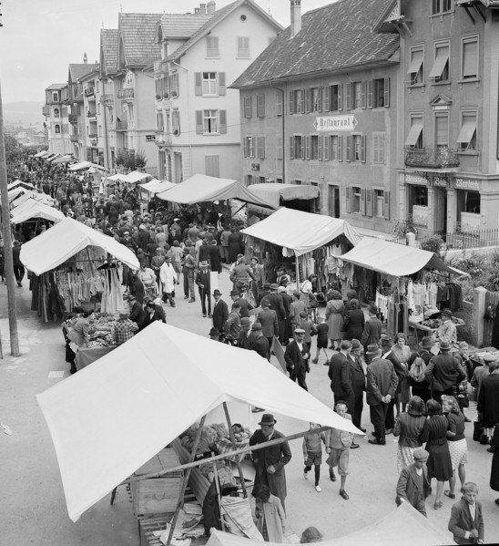 Horse market of Chaindon-Reconvilier, market stalls, 1941.